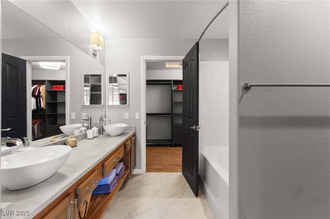 Henderson, NV 89052,502 Crepes PL
