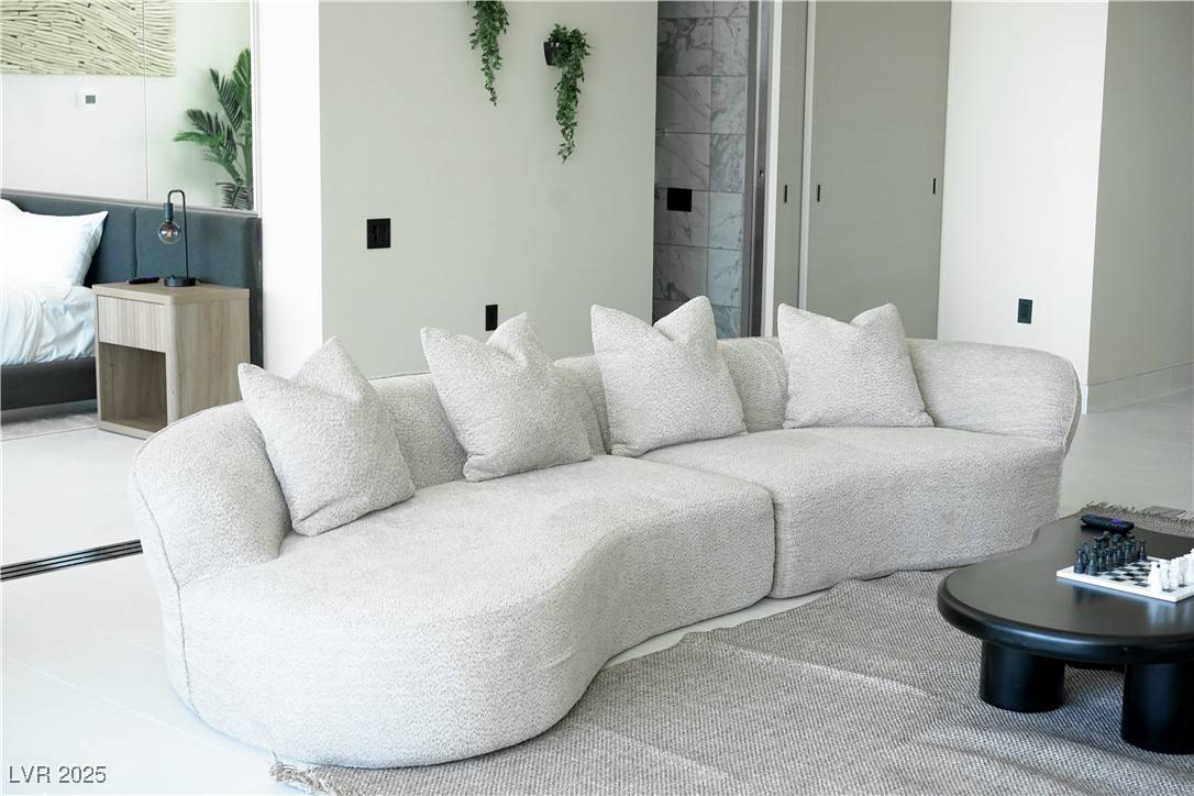 Las Vegas, NV 89103,4381 W Flamingo RD #5806