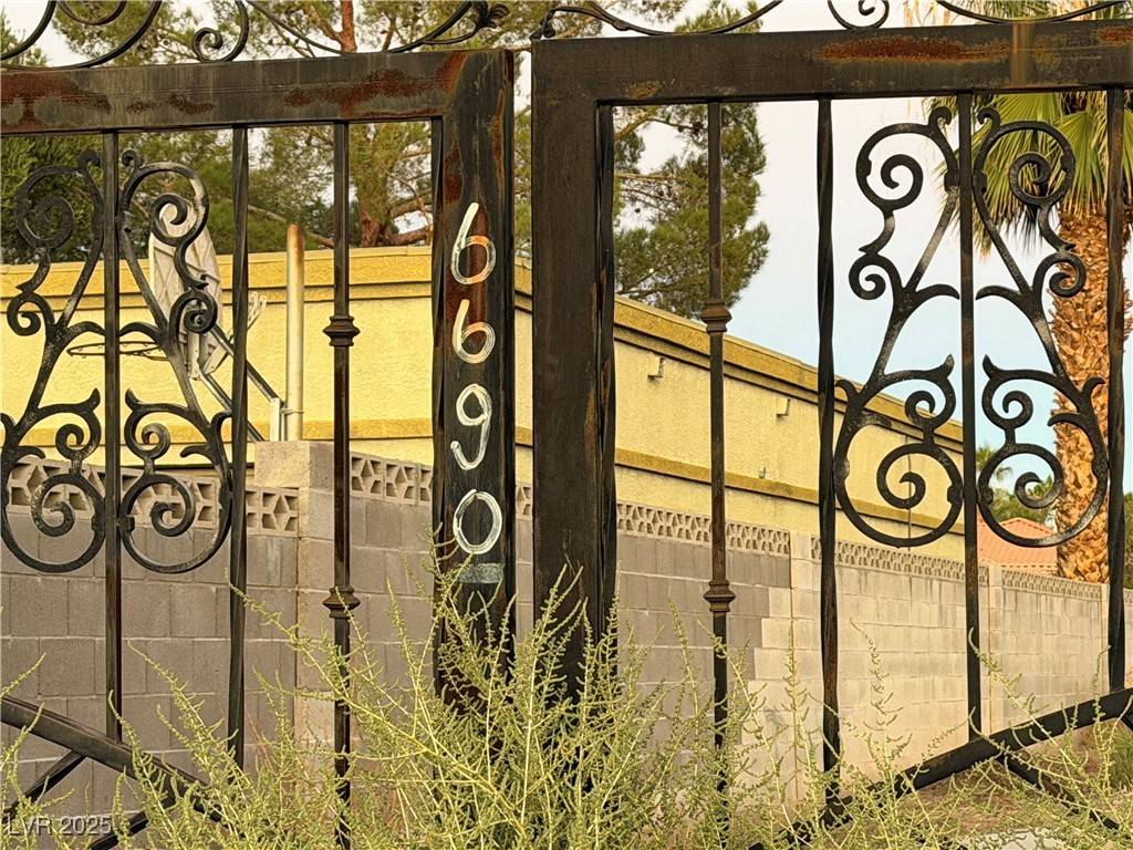 Las Vegas, NV 89120,6690 S Pecos RD