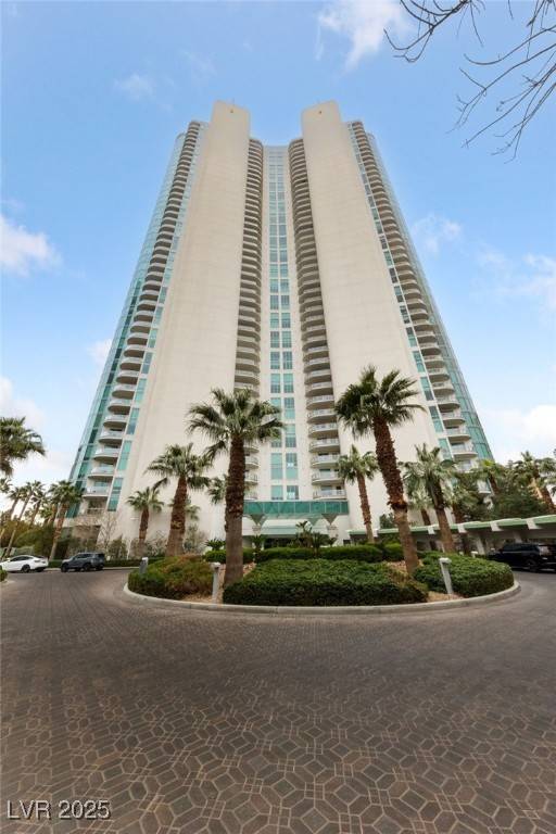 Las Vegas, NV 89109,322 Karen AVE #2001