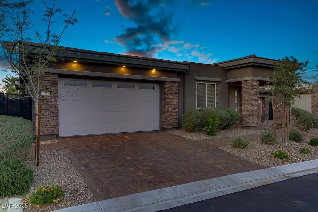Henderson, NV 89011,8 Reflection Cove DR