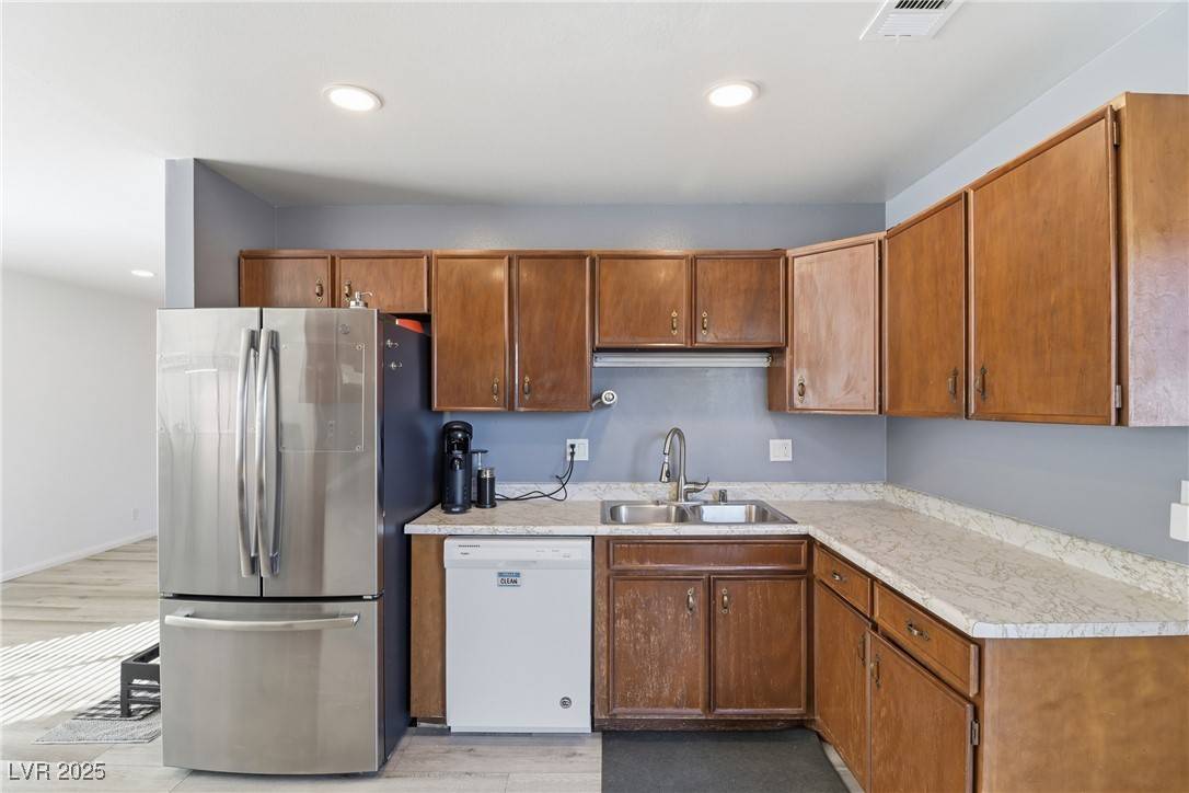 Las Vegas, NV 89145,124 Redstone ST