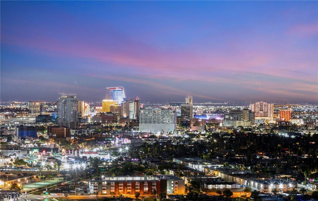 Las Vegas, NV 89109,222 KAREN AVE #2802