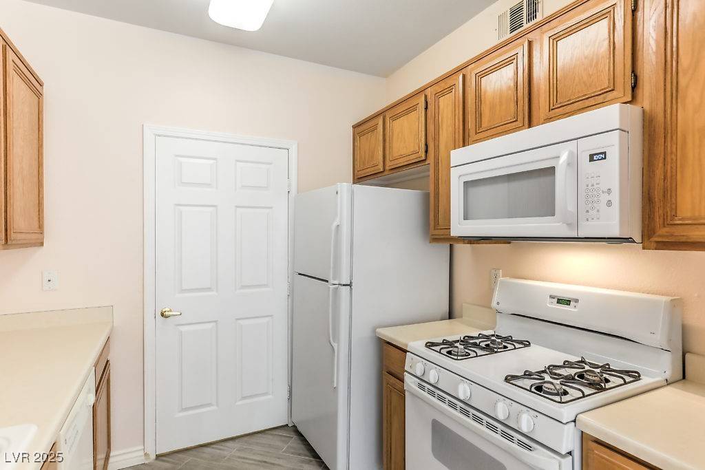 Las Vegas, NV 89113,7139 S Durango DR #212