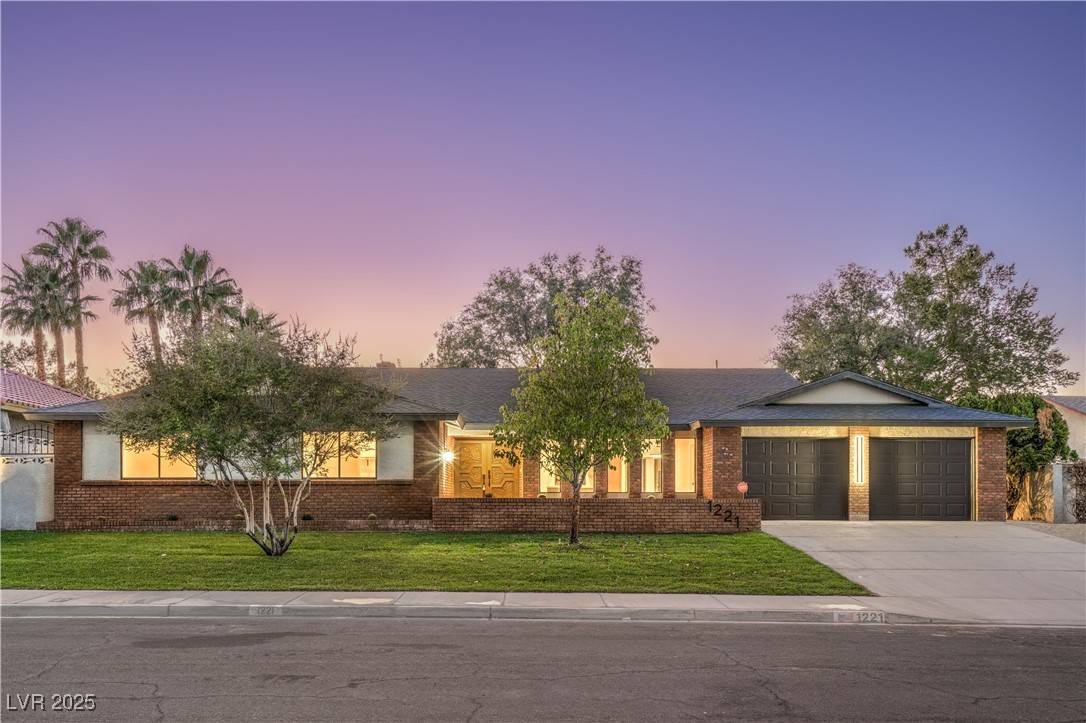 Las Vegas, NV 89108,1221 Oak Tree LN