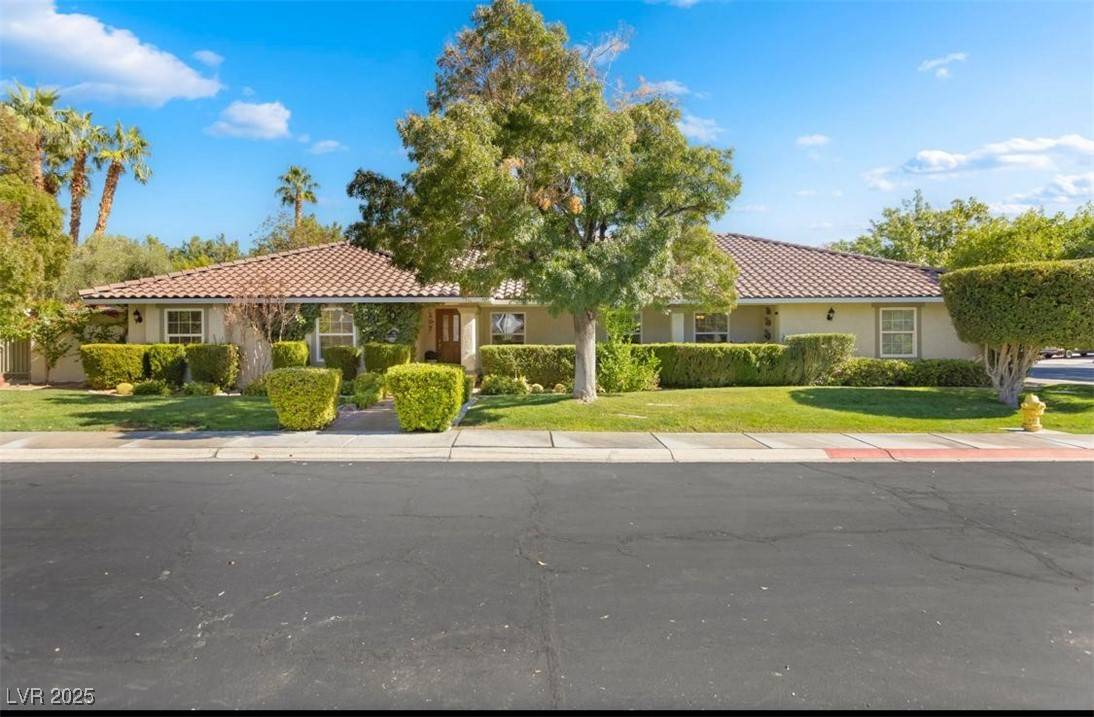 Henderson, NV 89014,10 Pheasant Ridge CIR