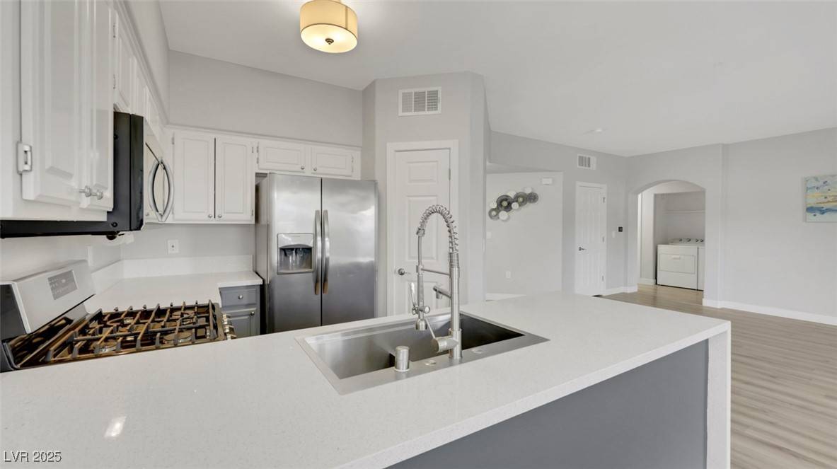 Las Vegas, NV 89149,4921 BLACK BEAR RD #104