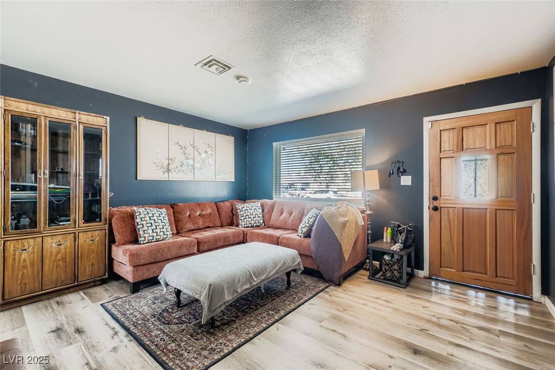 Las Vegas, NV 89107,5809 Halifax AVE