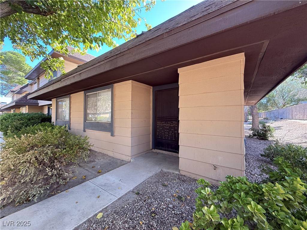 Las Vegas, NV 89103,6228 Meadow View LN