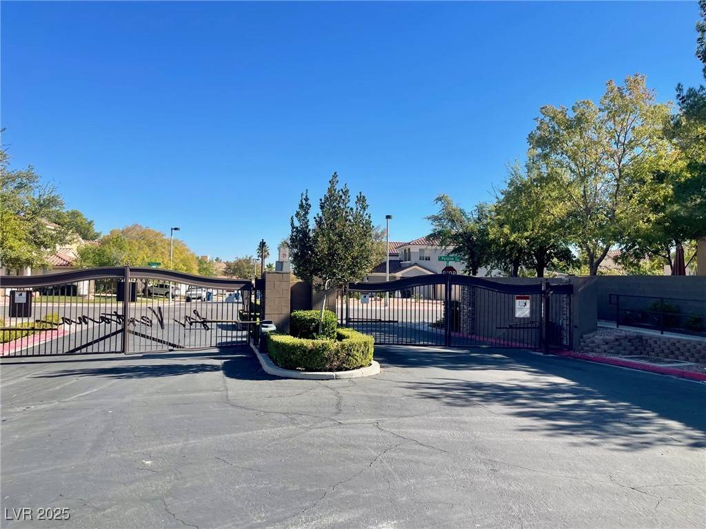 Las Vegas, NV 89117,9909 Camino Loma Verde AVE