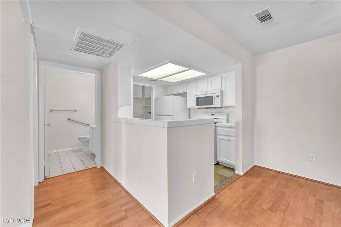 Las Vegas, NV 89145,7100 Pirates Cove RD #1049