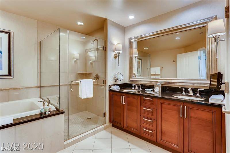 Las Vegas, NV 89109,145 E Harmon AVE #404