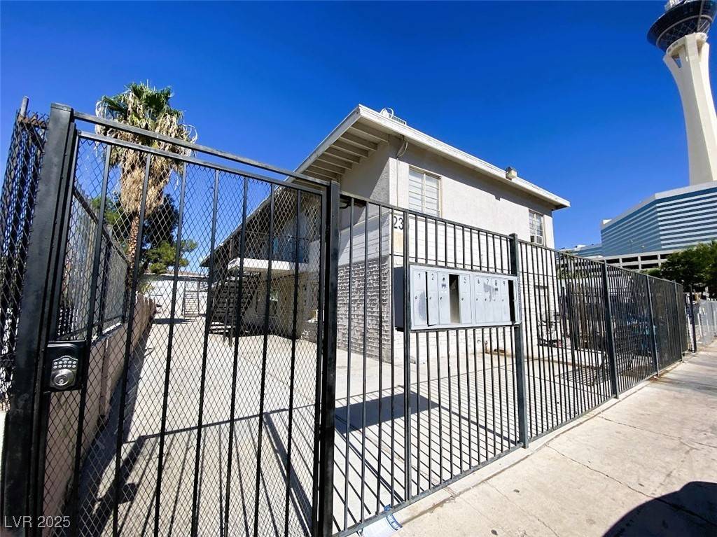 Las Vegas, NV 89102,230 W Boston AVE #6