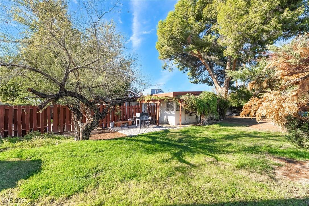 Las Vegas, NV 89120,5685 Annie Oakley DR