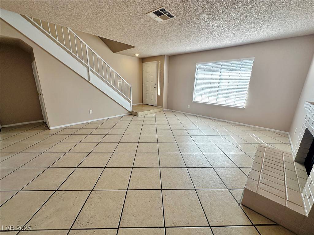 Las Vegas, NV 89107,6712 Reggie CIR