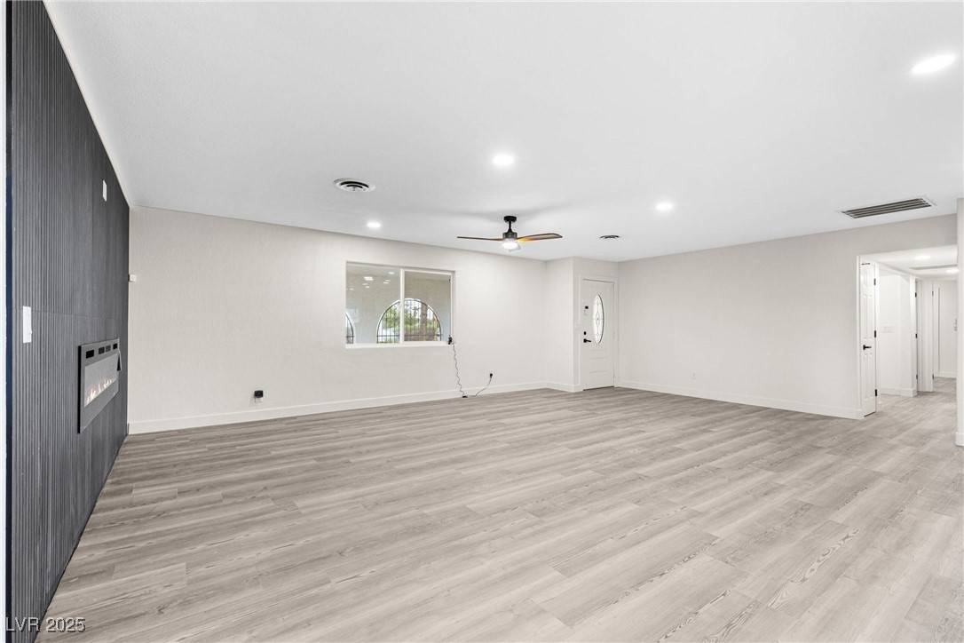 Henderson, NV 89015,271 E Middleton DR