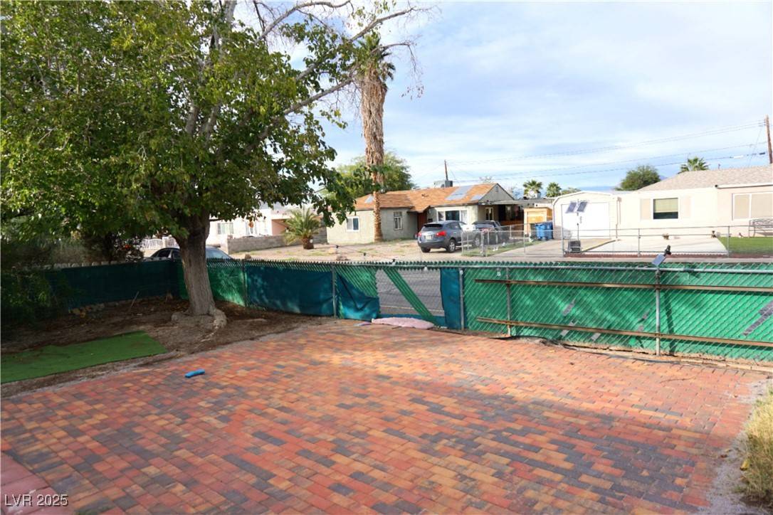 Henderson, NV 89015,145 Elm ST