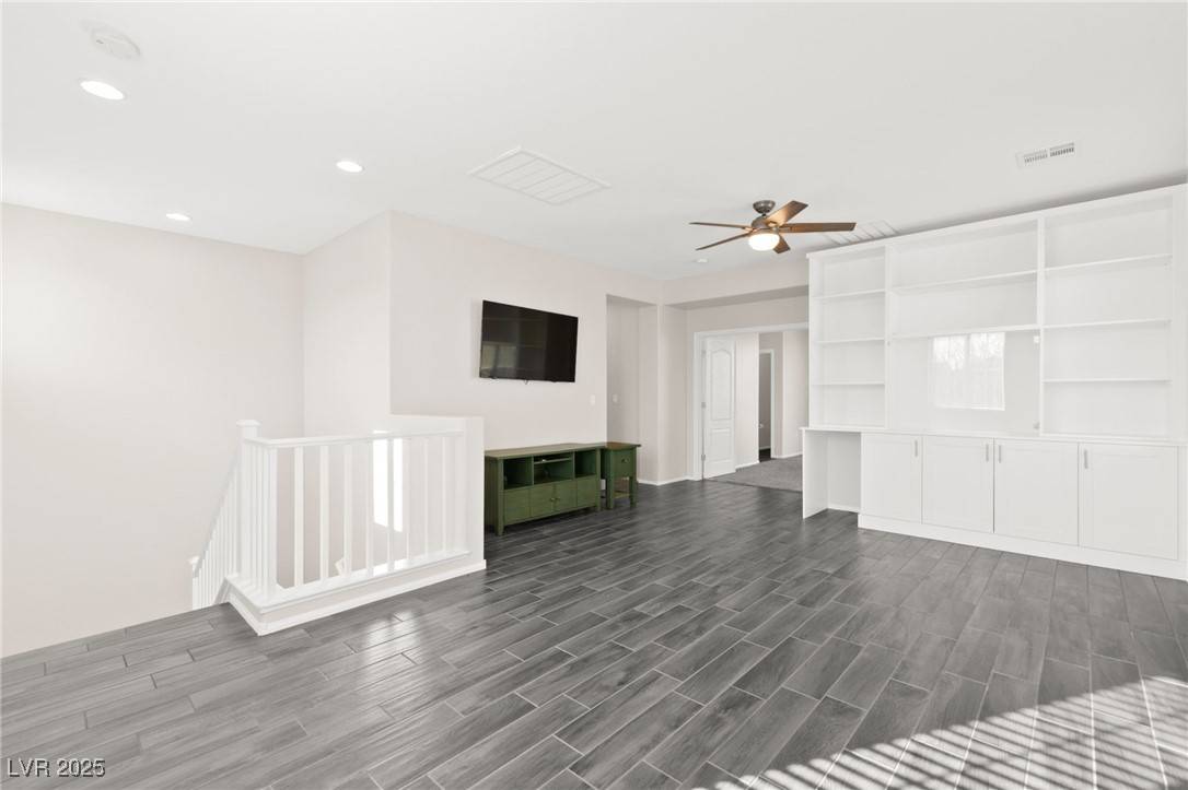 Las Vegas, NV 89113,8112 Nottingham Hill LN