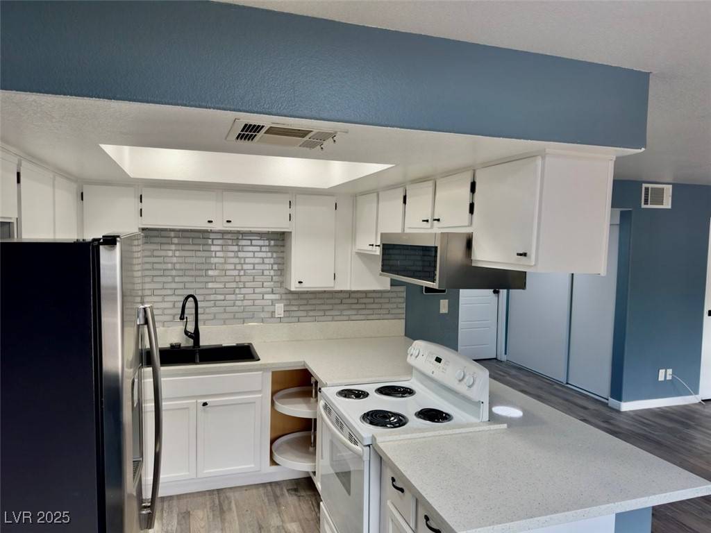 Las Vegas, NV 89115,4030 E Carey AVE #2