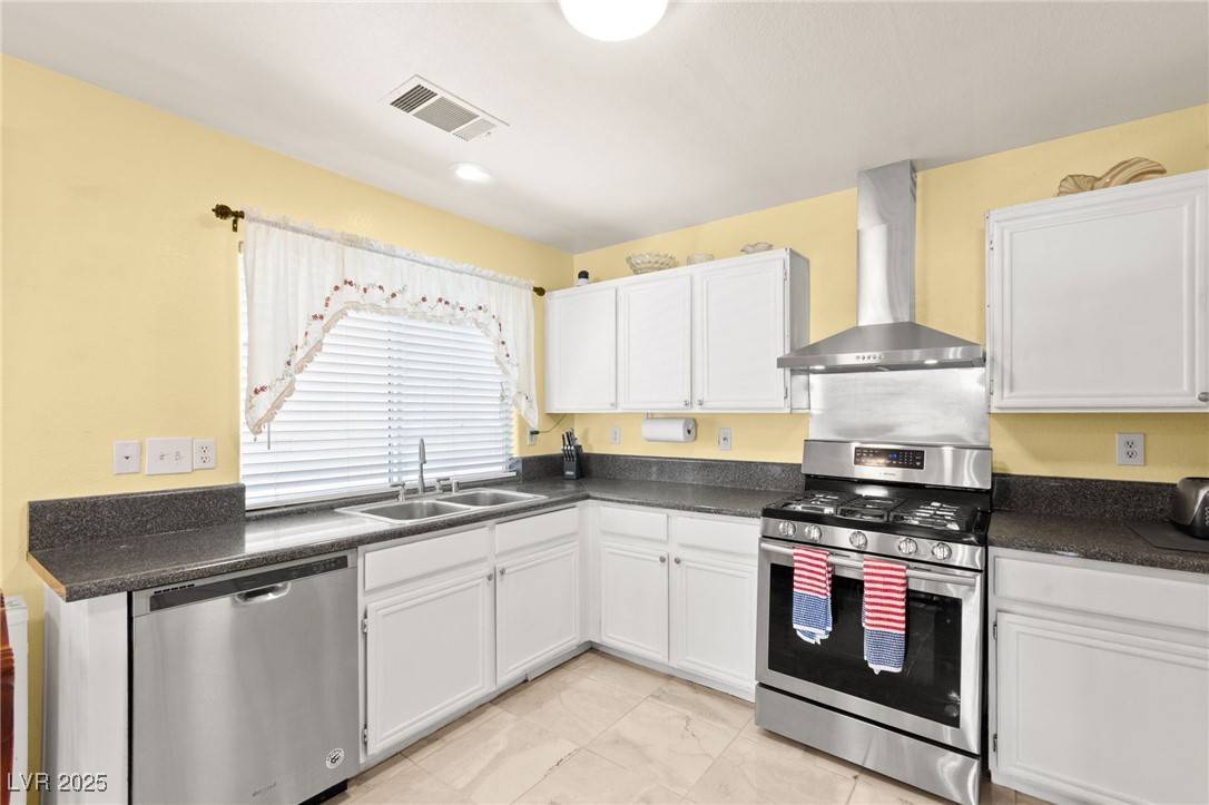 Las Vegas, NV 89147,8370 Lost Lake CT