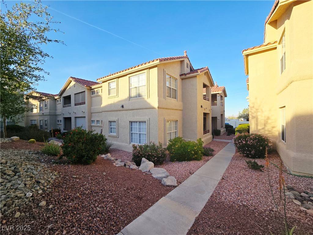 Henderson, NV 89015,520 Arrowhead TRL #422