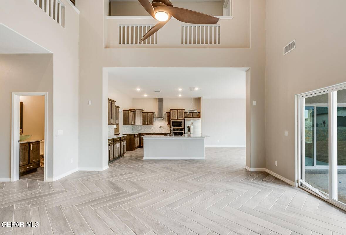 El Paso, TX 79928,13143 Castleford LN