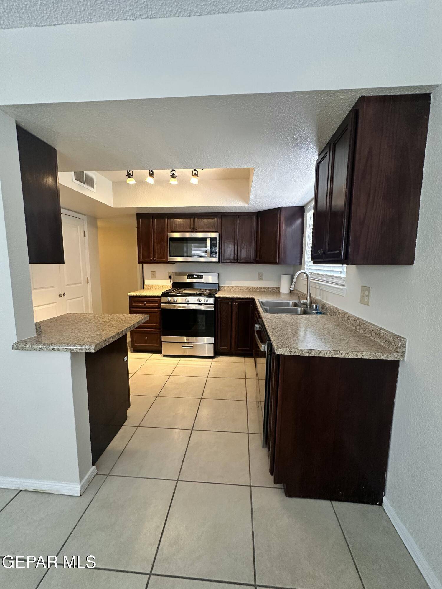 El Paso, TX 79936,1744 Jerry Abbott ST