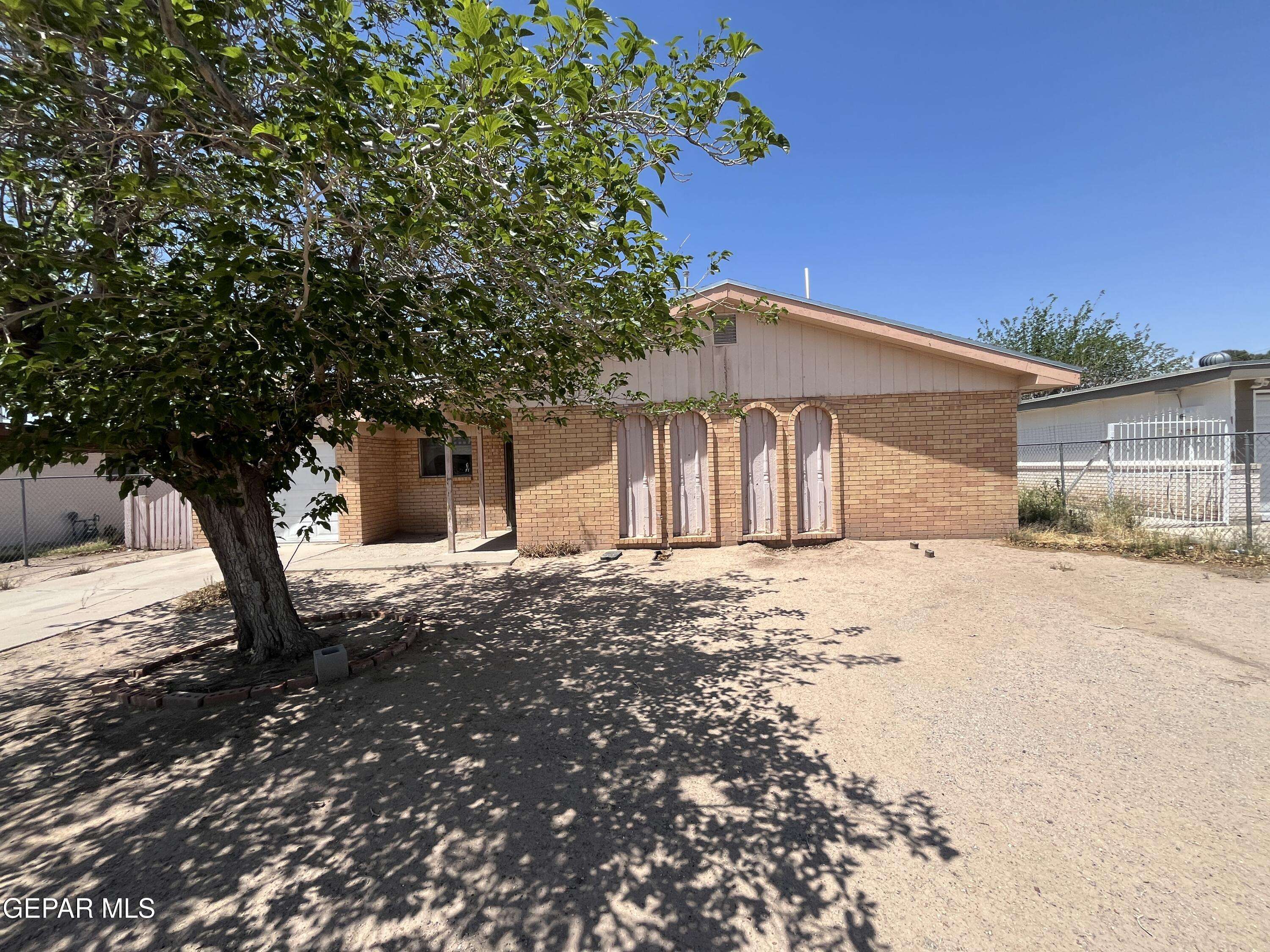 El Paso, TX 79907,733 FALL RIVER RD