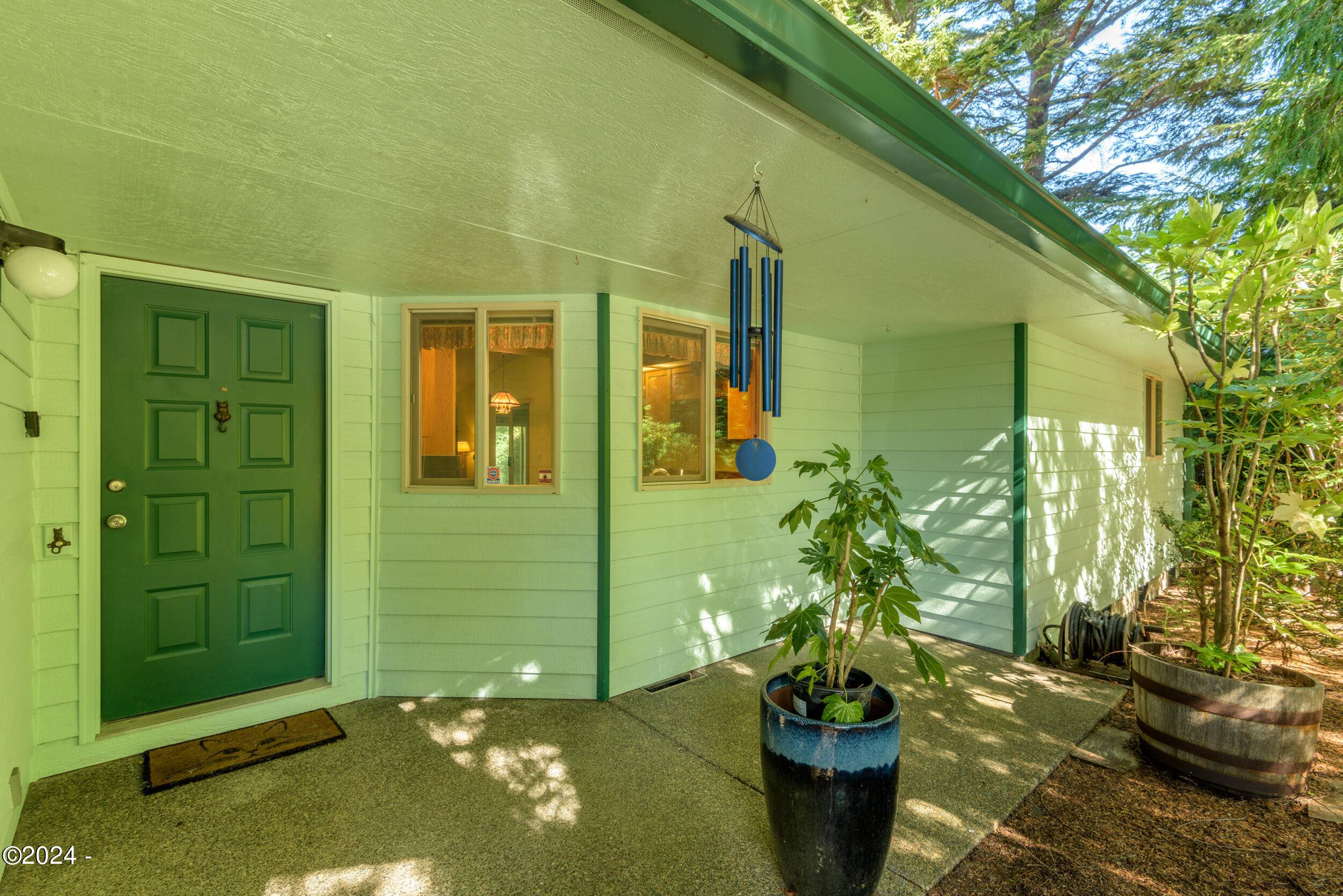 Lincoln City, OR 97367,325 Seagrove Loop
