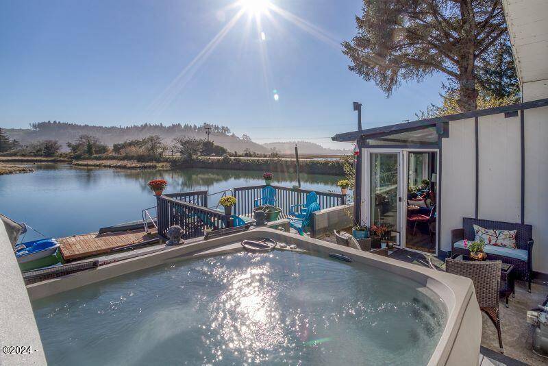 Gleneden Beach, OR 97388,9230 Trout PL