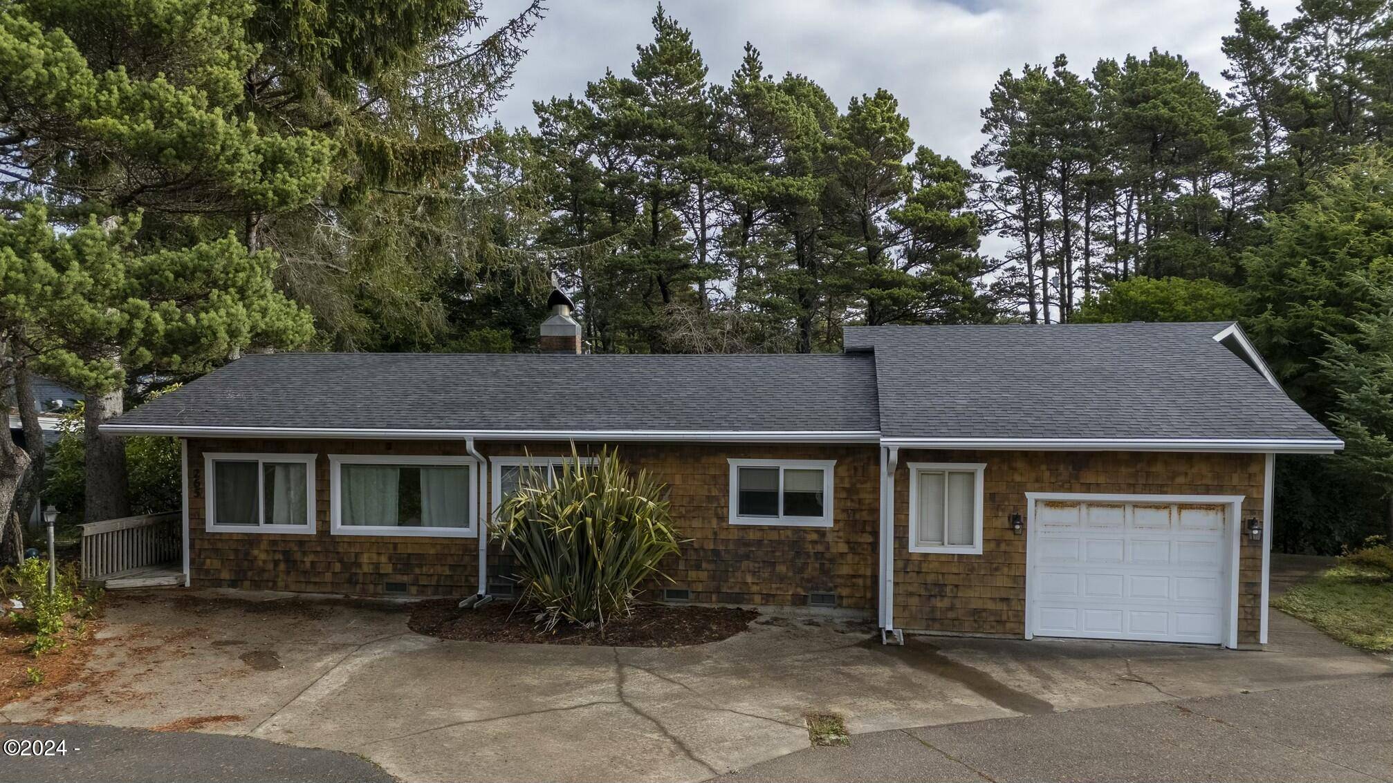 Lincoln City, OR 97367,265 El Pueblo