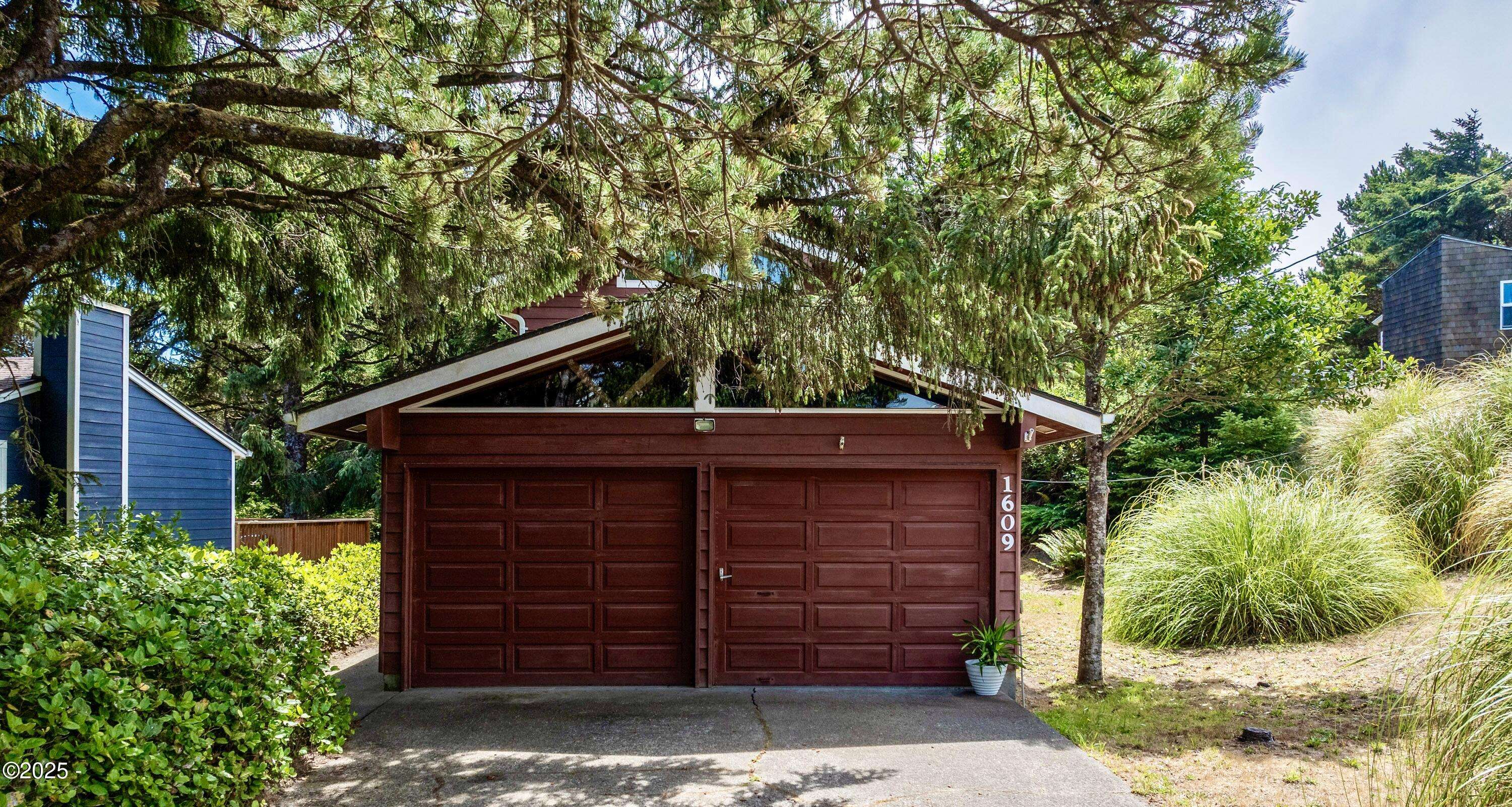 Seal Rock, OR 97376,1609 NW Sarkisian DR