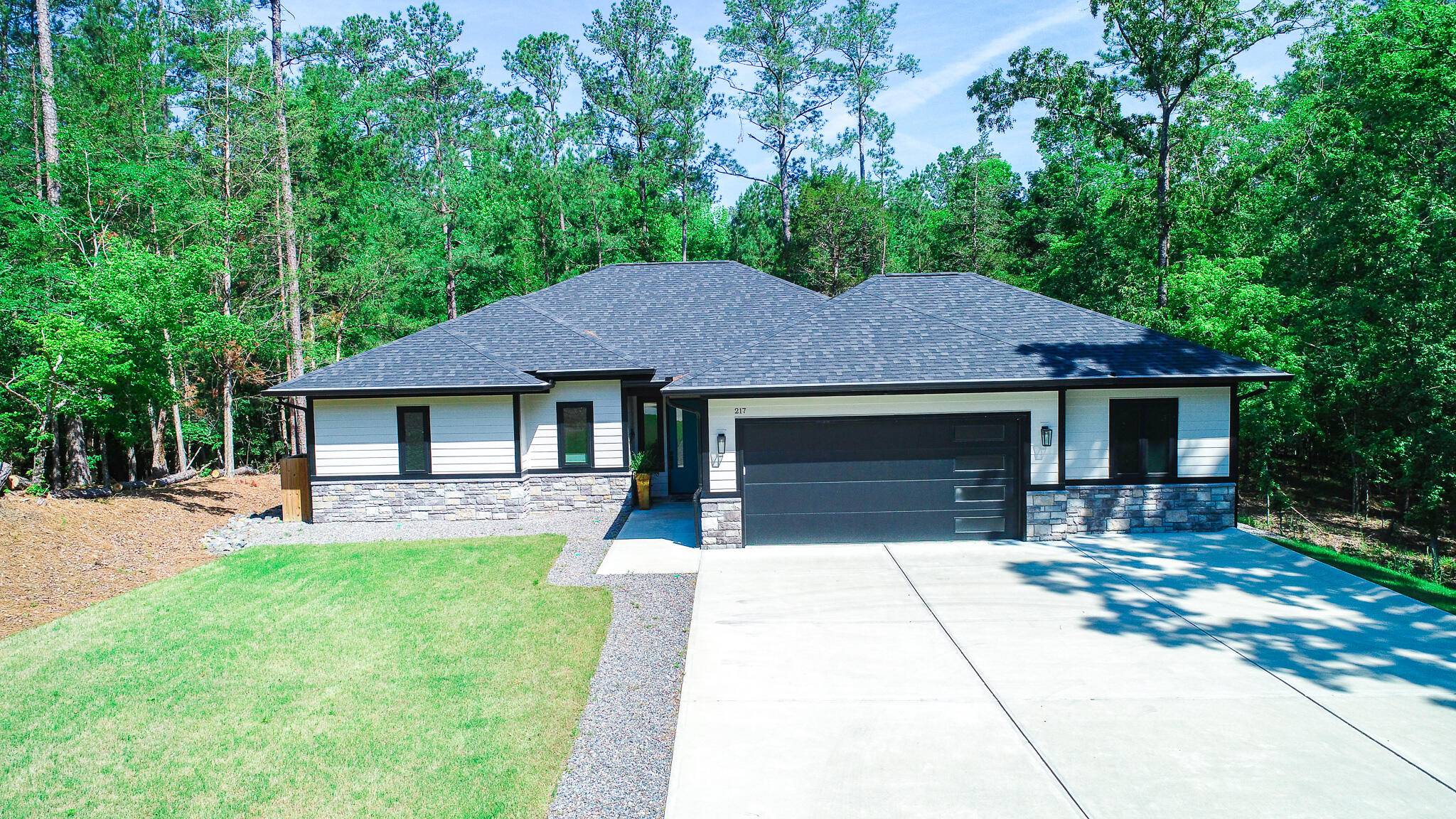 Mccormick, SC 29835,217 COVE POINT LANE LN