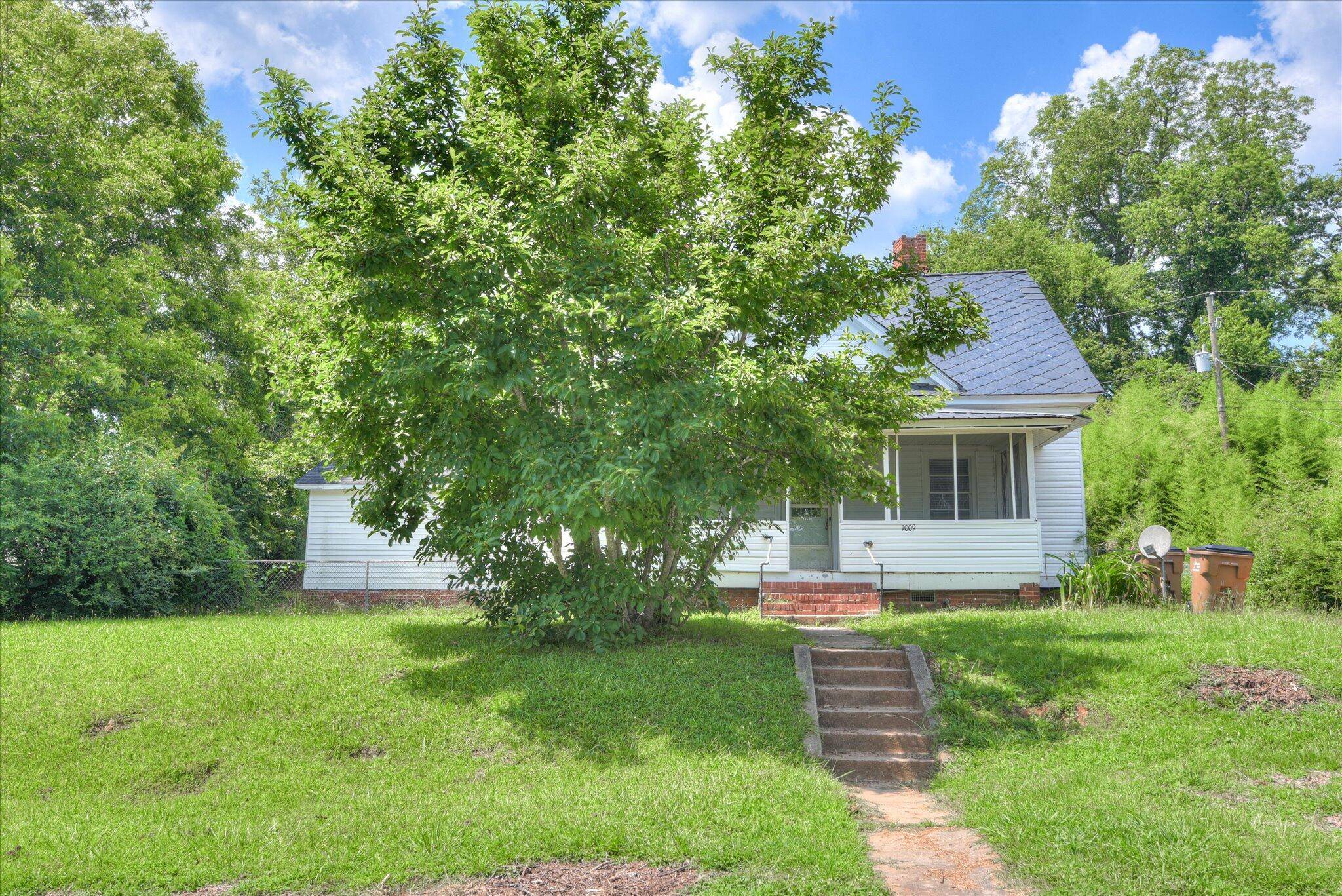 Edgefield, SC 29824,216 Circle ST