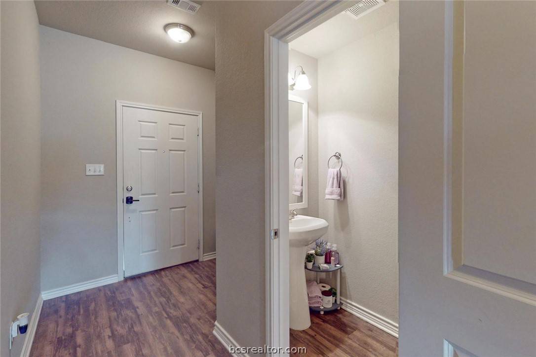 College Station, TX 77845,2836 Papa Bear DR