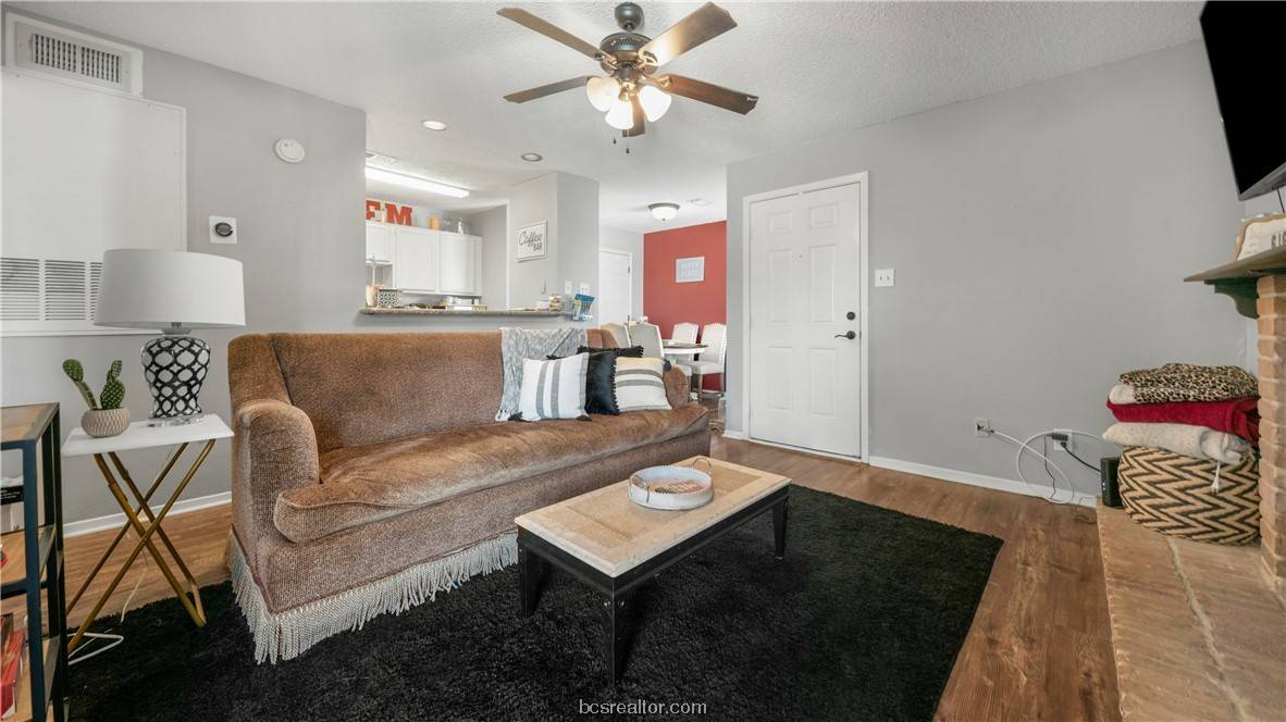 College Station, TX 77840,1901 Holleman DR W #102