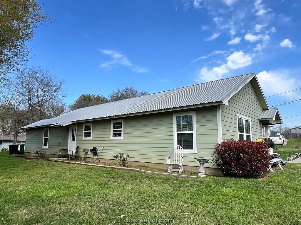 Brenham, TX 77833,907 Petty ST