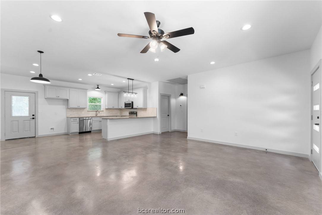 La Grange, TX 78945,947 E Lafayette ST