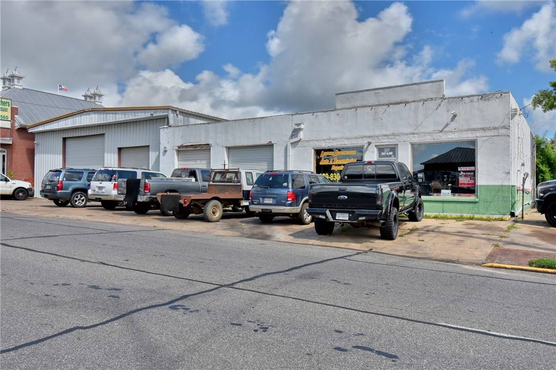 Brenham, TX 77833,307 E Alamo ST