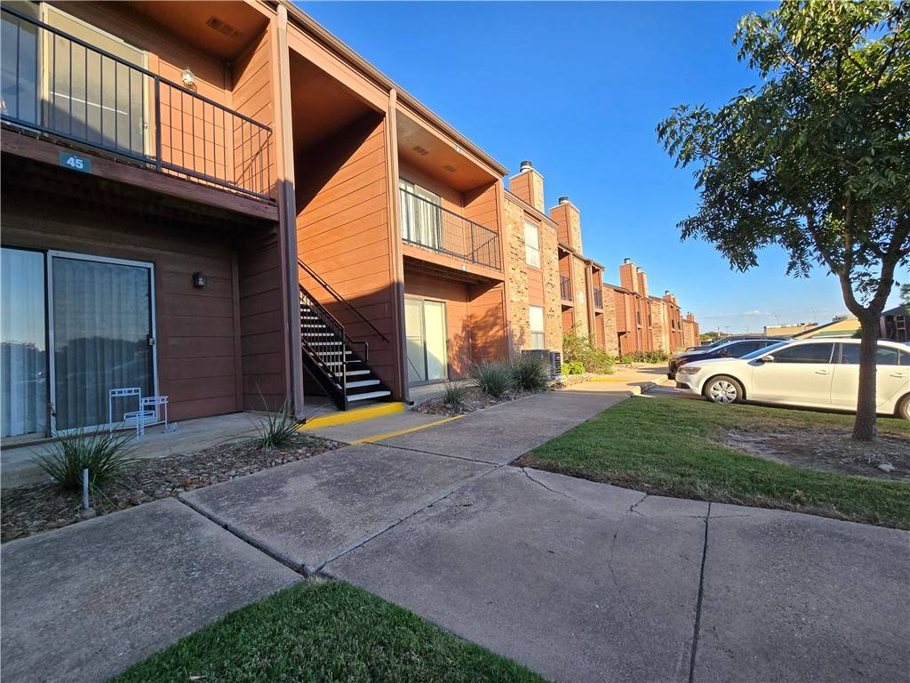 College Station, TX 77840,904 University Oaks BLVD #44