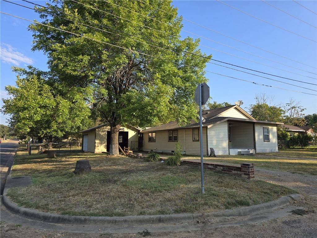 Hearne, TX 77859,301 E Bradford ST