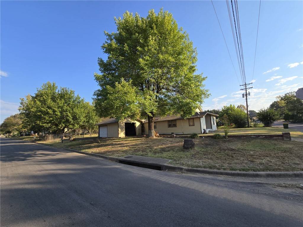 Hearne, TX 77859,301 E Bradford ST