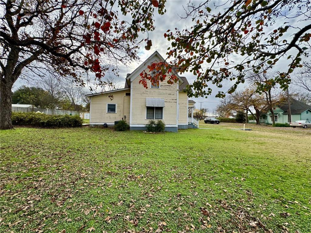 Calvert, TX 77837,102 S Pine ST