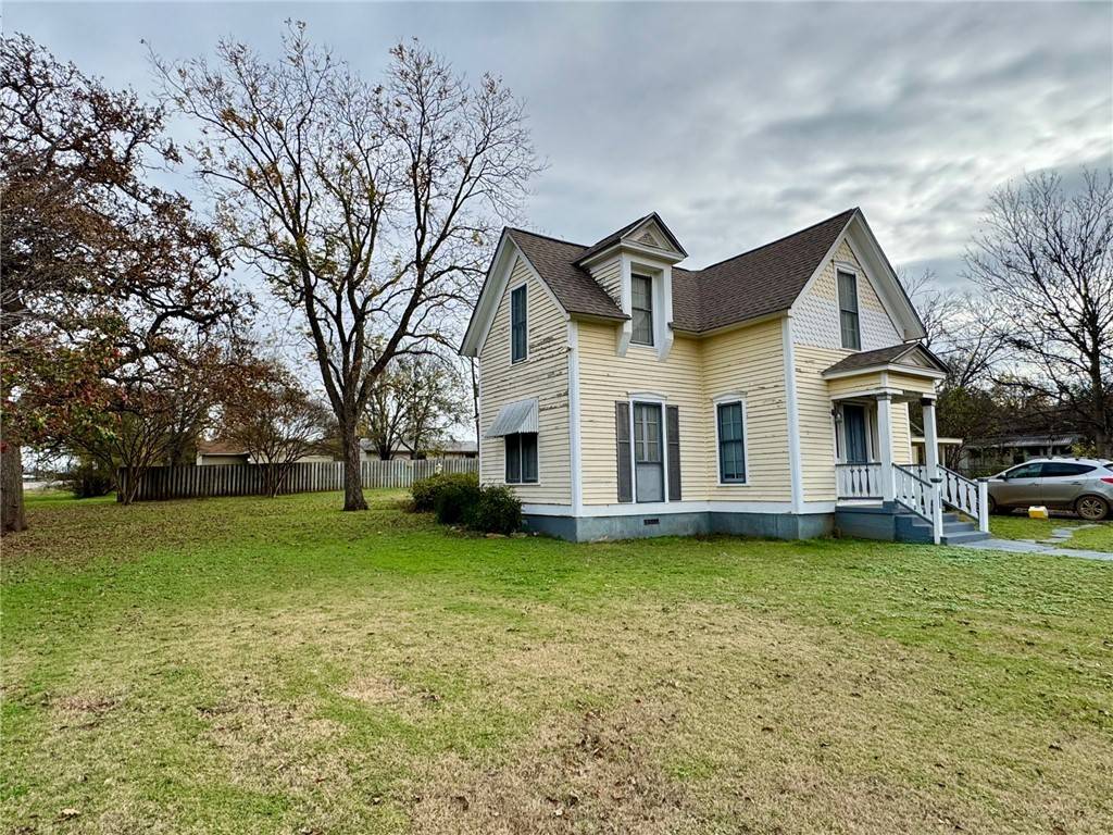 Calvert, TX 77837,102 S Pine ST