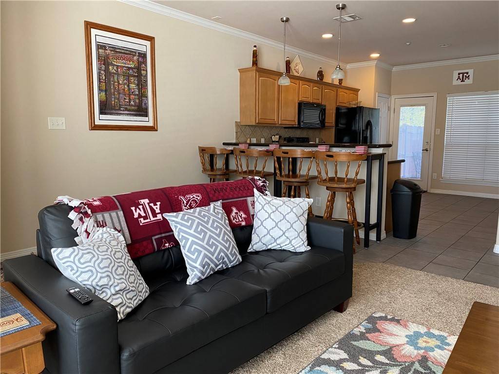 College Station, TX 77840,305 Holleman #902