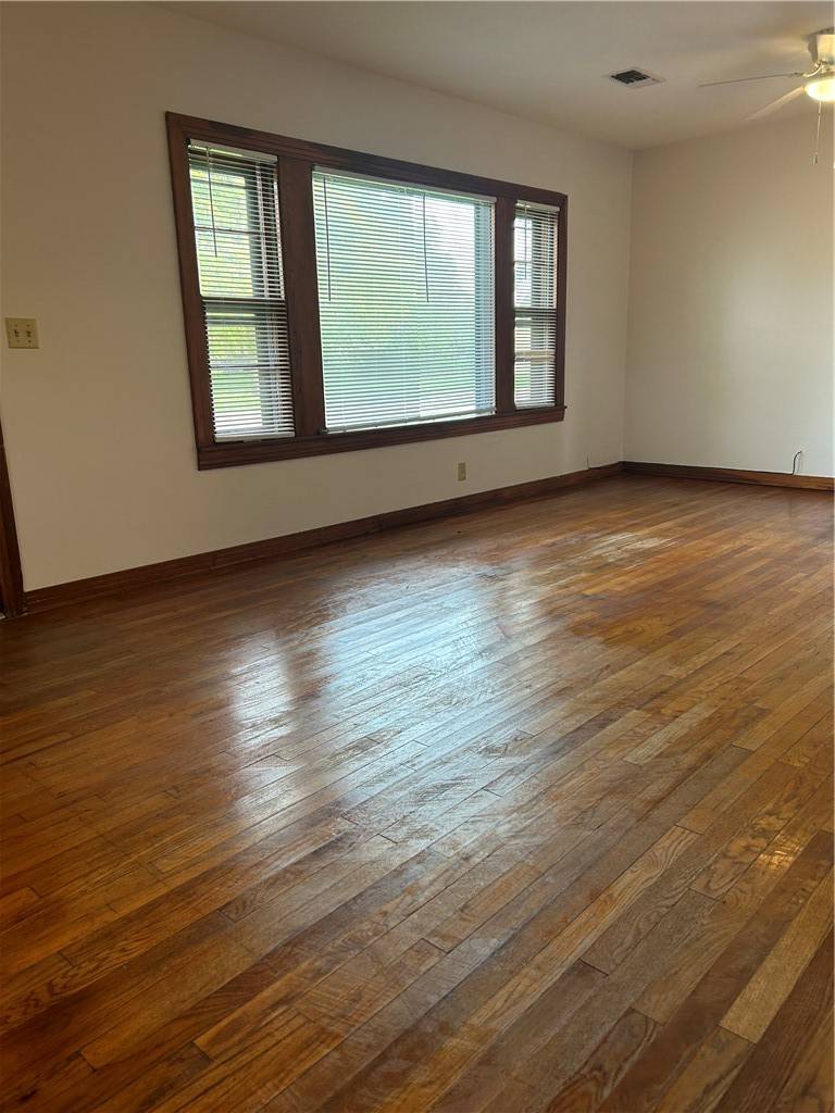 Somerville, TX 77879,369 7th ST