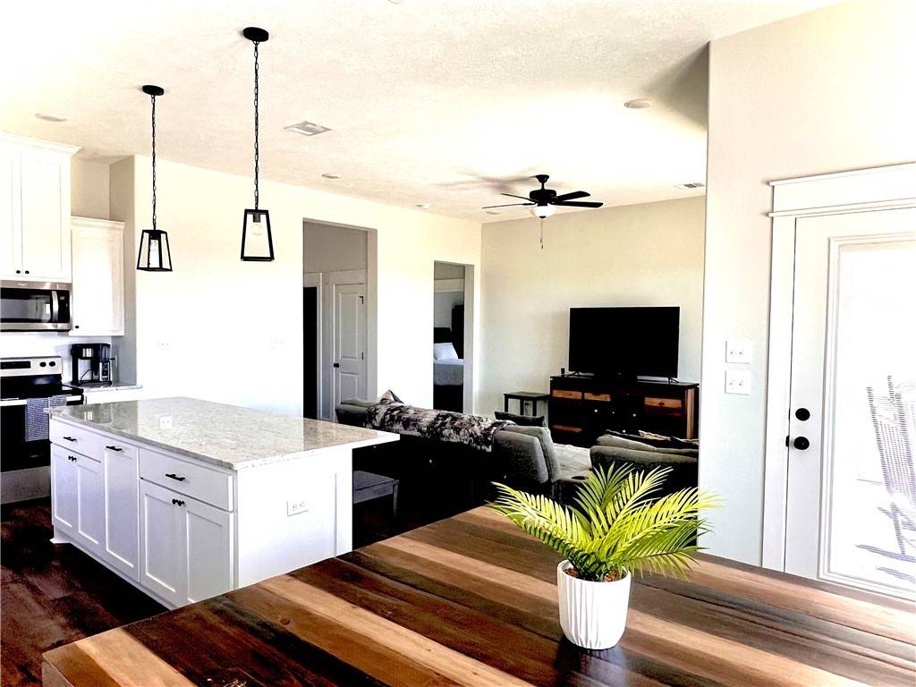 Snook, TX 77879,1052 County Road 268