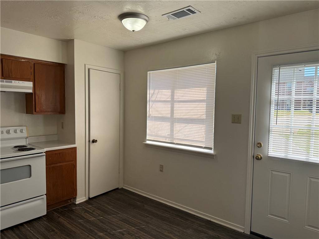 College Station, TX 77840,1000 Autumn #D