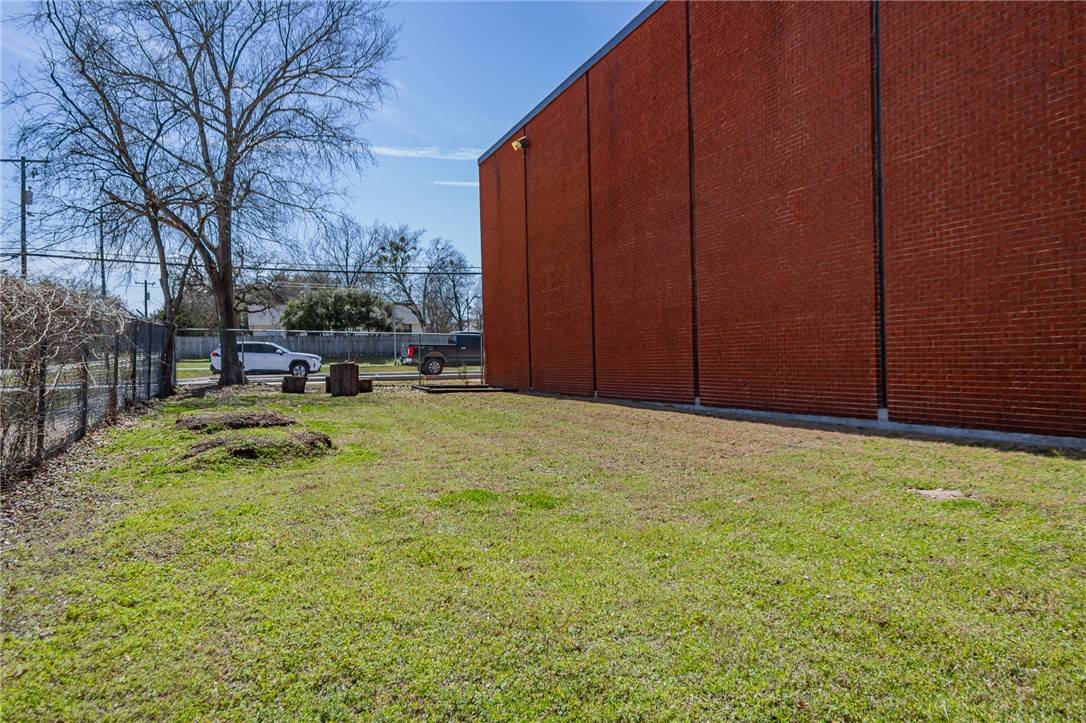 Bryan, TX 77803,900 W Wm J Bryan Pkwy