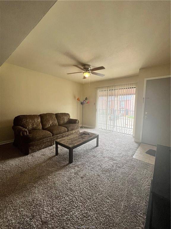 College Station, TX 77840,904 University Oaks #106